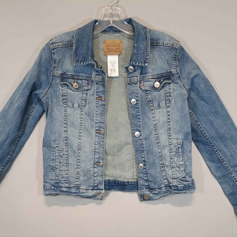 Levi’s Strauss & Co Youth XL Denim Jacket Classic Trucker Light Wash Jean Jacket